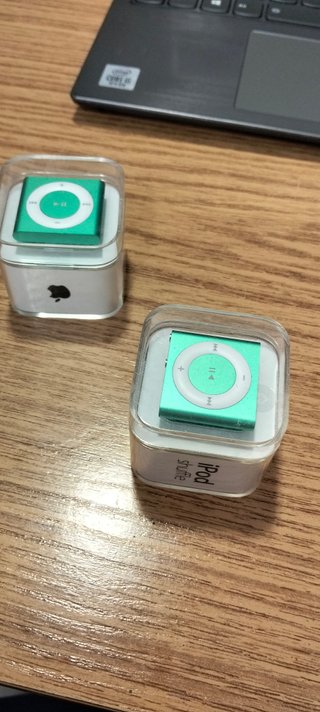 Apple iPod Shuffle de 2GB. VERDE
