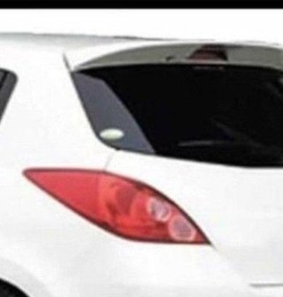 Alerón Nissan Tiida
