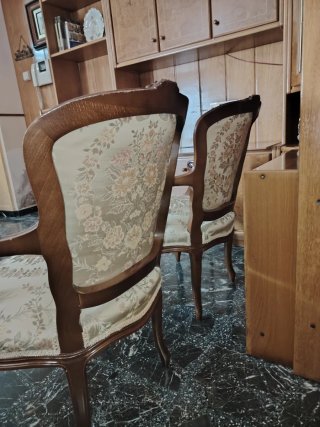 Sillón clásico tapizado floral
