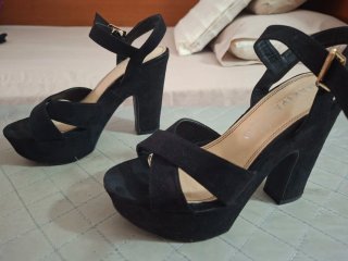 Zapatos negros de tacón y plataforma