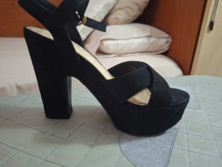 Zapatos negros de tacón y plataforma