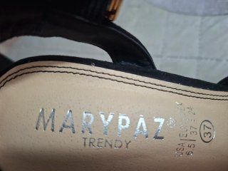 Zapatos negros de tacón y plataforma