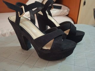 Zapatos negros de tacón y plataforma