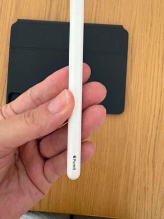 Magic keyboard 11” + Apple Pencil