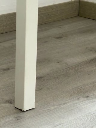 Mesa extensible de madera blanca