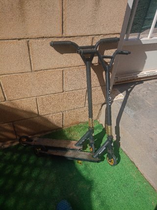 Bicicletas azules Btwin y patines