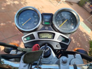 Yamaha Naked Negra y Plateada