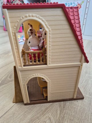 Casa Sylvanian Families con 4 Figuras