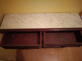 Mesa de entrada con mármol