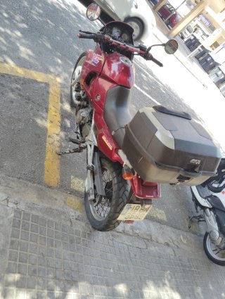 Kawasaki KLE 500 con baúl, ITV hasta 2028