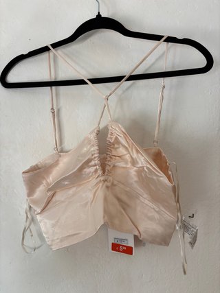 Top satinado rosa con tirantes