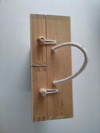 Maletín de herramientas de madera de juguete