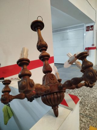 Lámpara de madera antigua