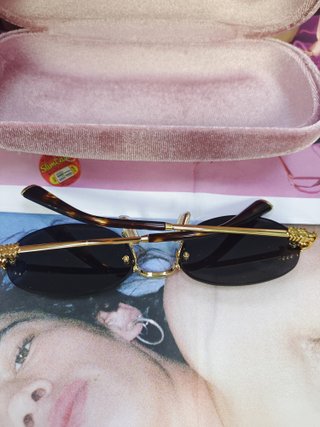 Gafas de sol Miu Miu ovaladas doradas