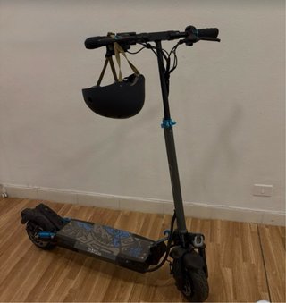 Patinete Eléctrico con Casco