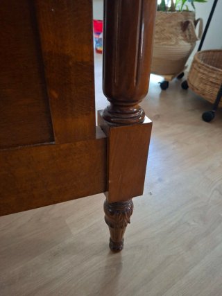 Cabecero de madera y ratán