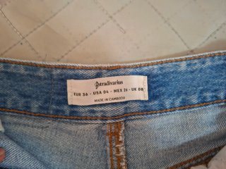 Pantalón corto vaquero desgastado