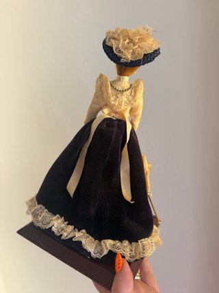 Muñeca de porcelana Alicia Siglo XIX