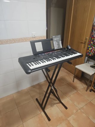 Piano Yamaha PSR E263 Portátil