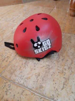 Casco y protecciones Go Skitz