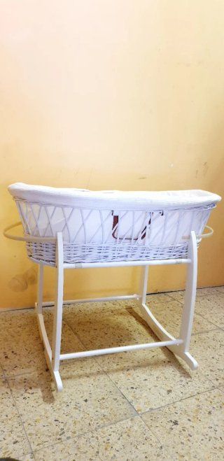 CUNA MOISÉS DE MIMBRE CON SOPORTE BALANCÍN