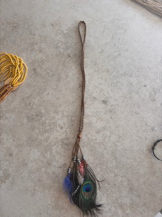 Colgantes dorados con flecos