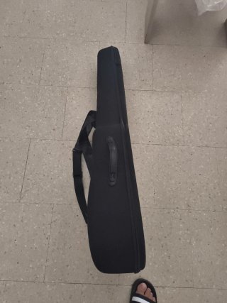 Funda Rígida para Guitarra Negra.  Se intercanvia