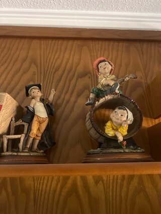 Figuras decorativas niño y barril
