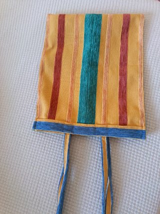 Bolso de tela y terciopelo con rayas