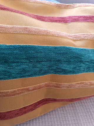 Bolso de tela y terciopelo con rayas