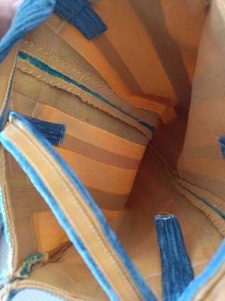 Bolso de tela y terciopelo con rayas