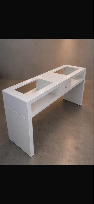 Mesa de trabajo moderna con cristal  Son dos mesas