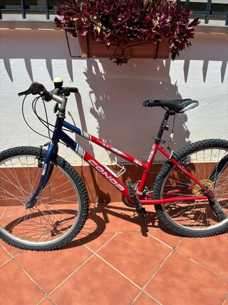 Bicicleta Conor Roja y Azul