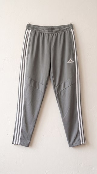 Pantalón chándal gris Adidas