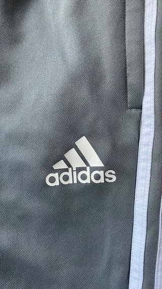 Pantalón chándal gris Adidas