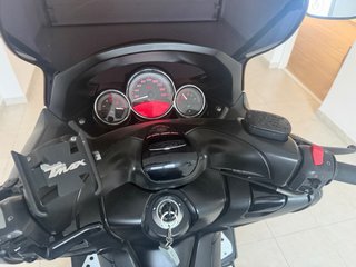 Yamaha T-Max 500 Negra y Dorada
