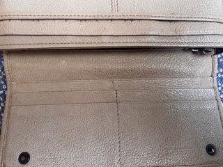 Cartera Burberry Piel Beige 19*8.5*2（cm）negociable