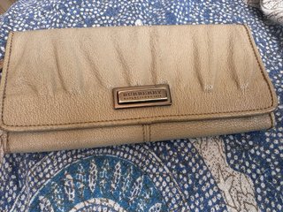 Cartera Burberry Piel Beige 19*8.5*2（cm）negociable
