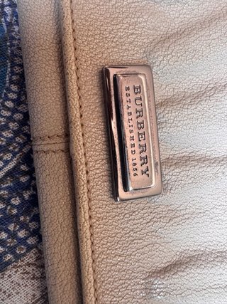 Cartera Burberry Piel Beige 19*8.5*2（cm）negociable