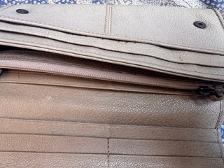 Cartera Burberry Piel Beige 19*8.5*2（cm）negociable