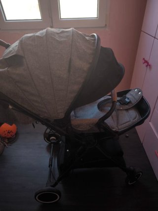 Silla de paseo gris y color madera