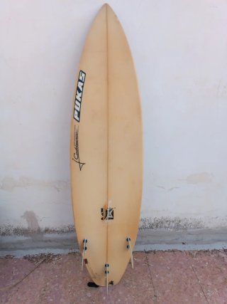 Tabla de surf PUKAS en buen estado.