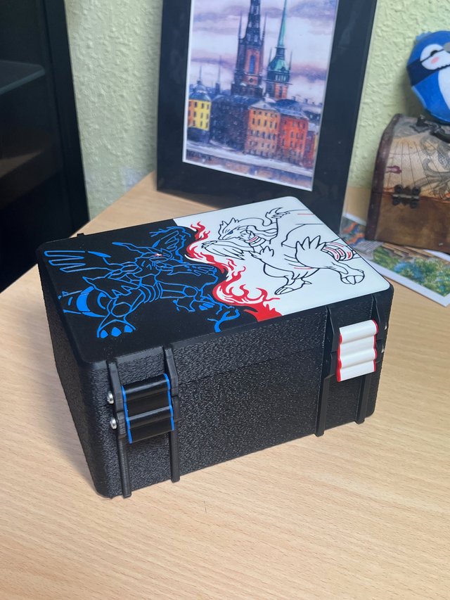Caja Top Loader de Zekrom y Reshiram