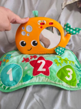 Mantita musical para bebé con ballena