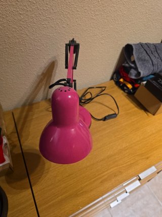 Lámpara de mesa rosa y negra