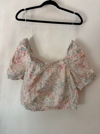 Top corto floral mangas abullonadas