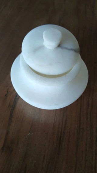 Bombonera de mármol blanco