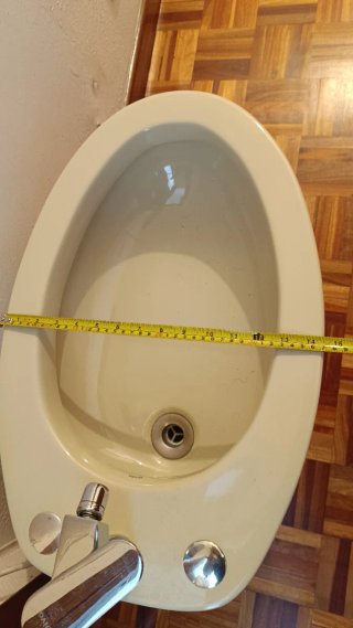 Bidé con grifo