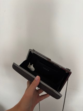 Bolso de mano negro y plateado