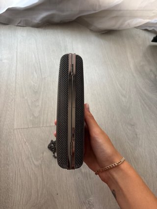 Bolso de mano negro y plateado